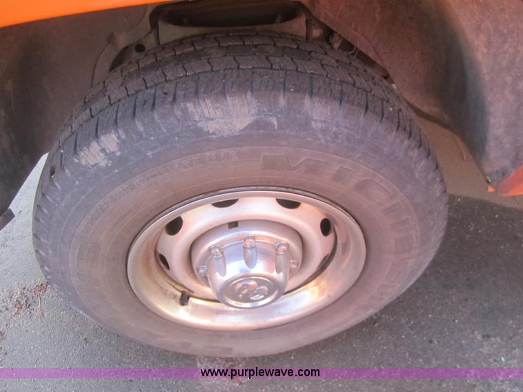 image for item B5656 2001 Dodge Ram 2500 pickup truck