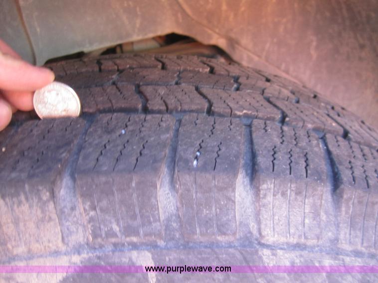 image for item B5656 2001 Dodge Ram 2500 pickup truck