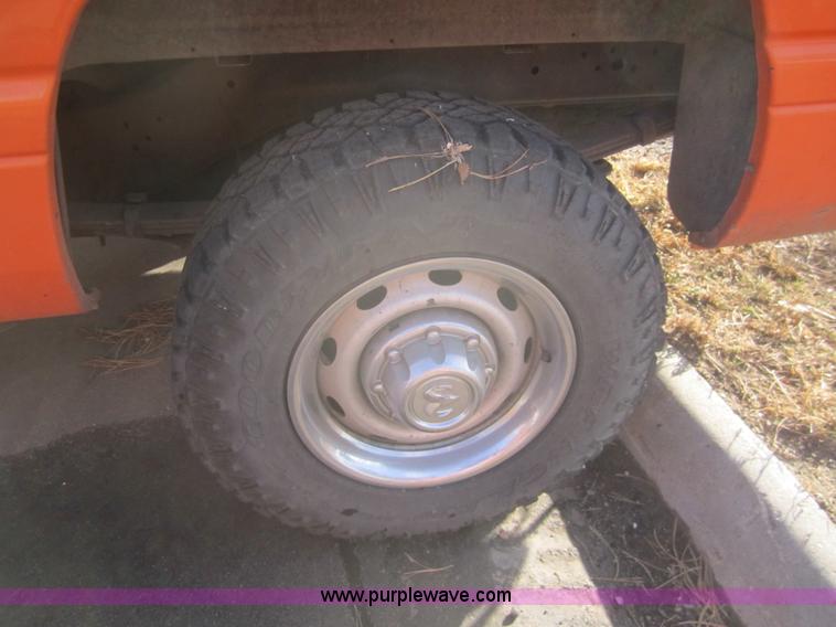 image for item B5656 2001 Dodge Ram 2500 pickup truck