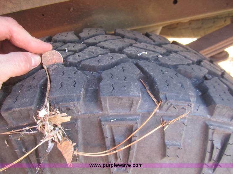 image for item B5656 2001 Dodge Ram 2500 pickup truck