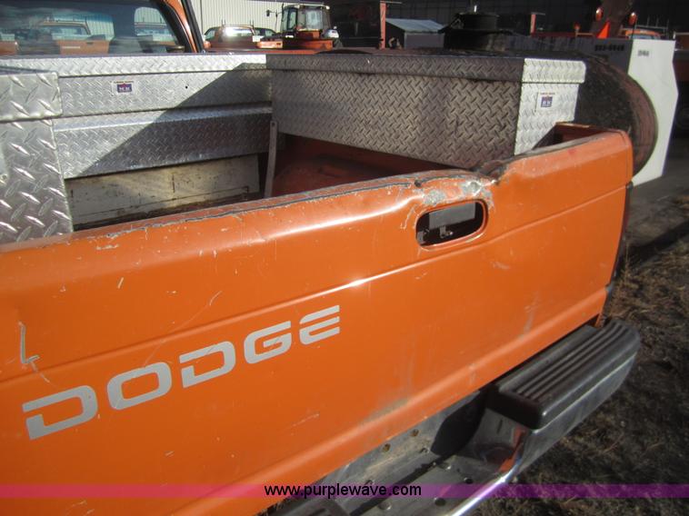 image for item B5656 2001 Dodge Ram 2500 pickup truck