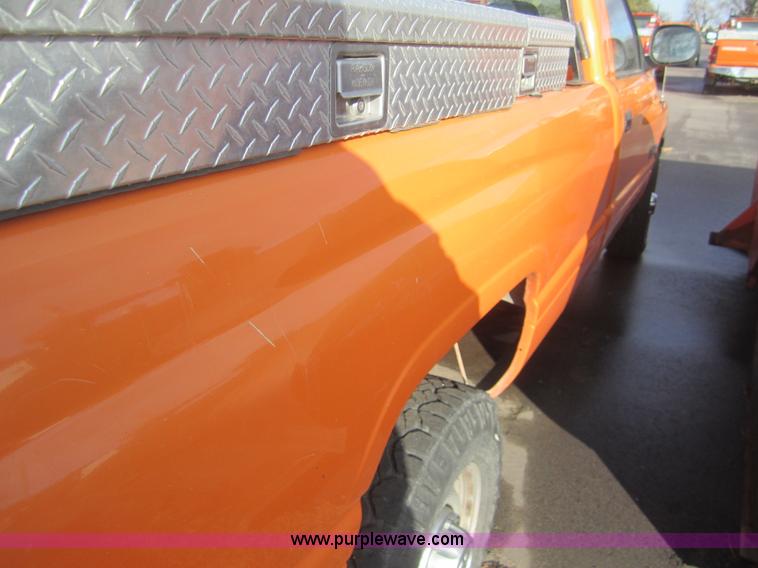 image for item B5656 2001 Dodge Ram 2500 pickup truck