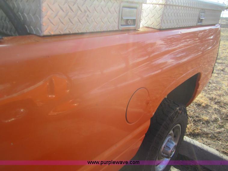 image for item B5656 2001 Dodge Ram 2500 pickup truck
