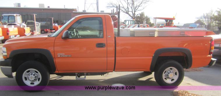 image for item B5657 2002 Chevrolet Silverado 2500HD pickup truck