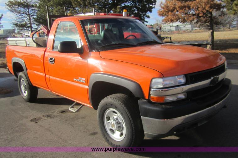 image for item B5657 2002 Chevrolet Silverado 2500HD pickup truck