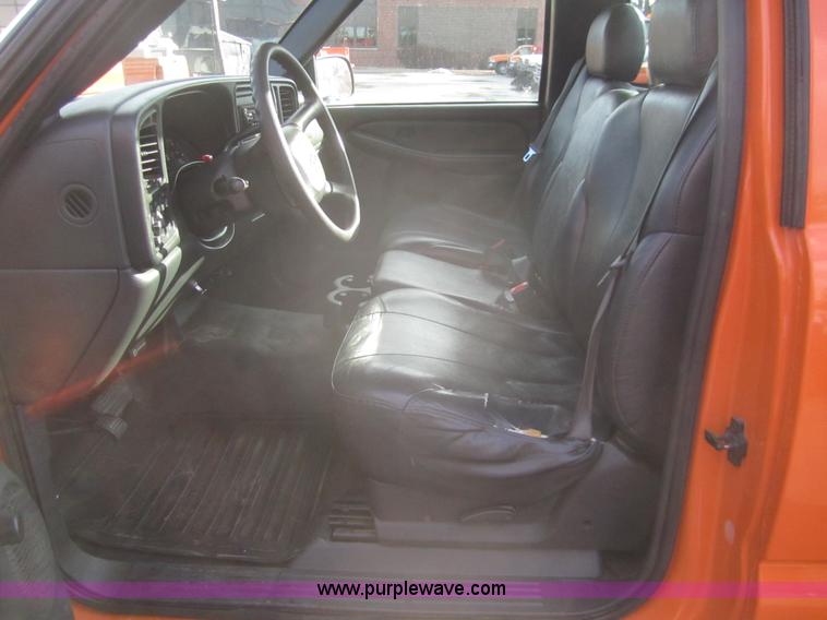 image for item B5657 2002 Chevrolet Silverado 2500HD pickup truck