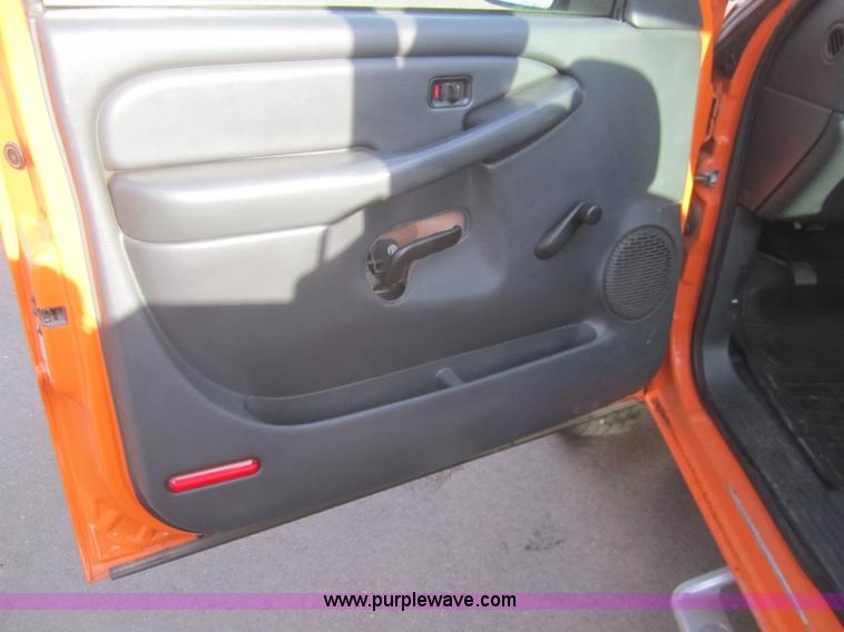 image for item B5657 2002 Chevrolet Silverado 2500HD pickup truck