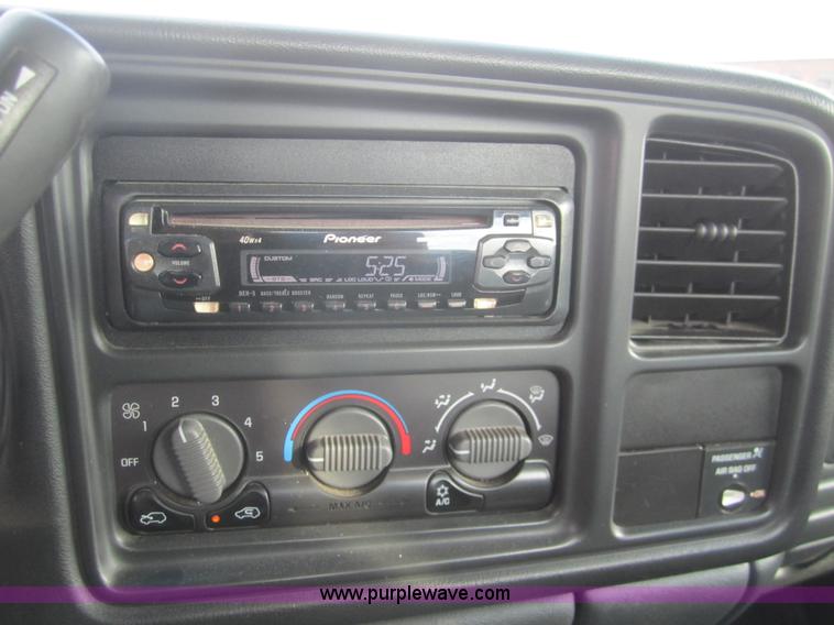 image for item B5657 2002 Chevrolet Silverado 2500HD pickup truck