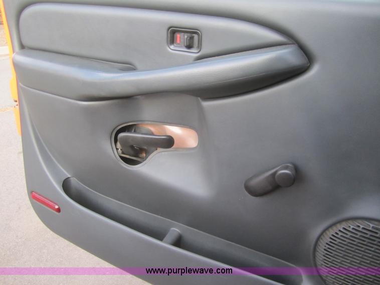 image for item B5657 2002 Chevrolet Silverado 2500HD pickup truck