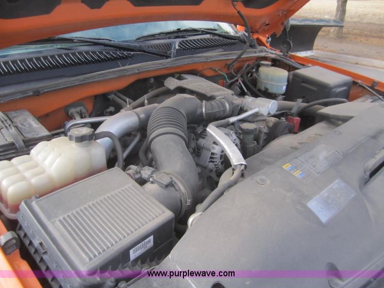 image for item B5657 2002 Chevrolet Silverado 2500HD pickup truck