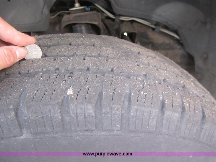 image for item B5657 2002 Chevrolet Silverado 2500HD pickup truck