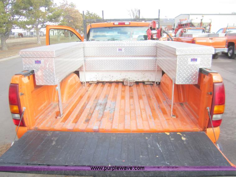 image for item B5657 2002 Chevrolet Silverado 2500HD pickup truck