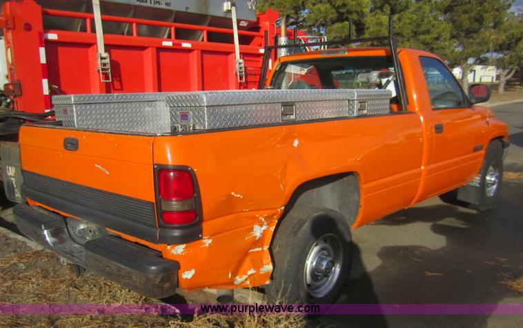 image for item B5658 2001 Dodge Ram 2500 pickup truck