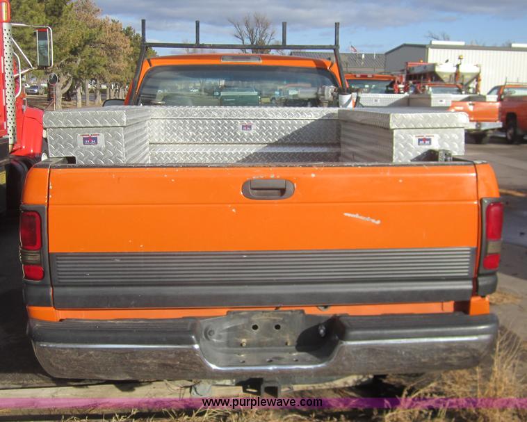 image for item B5658 2001 Dodge Ram 2500 pickup truck
