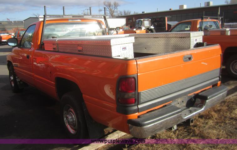 image for item B5658 2001 Dodge Ram 2500 pickup truck
