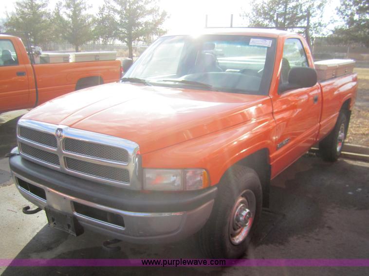 image for item B5658 2001 Dodge Ram 2500 pickup truck