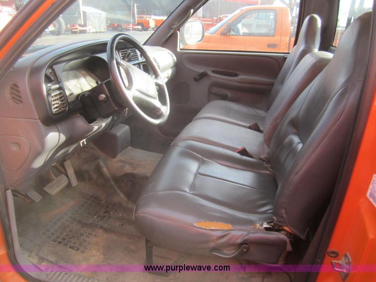 image for item B5658 2001 Dodge Ram 2500 pickup truck