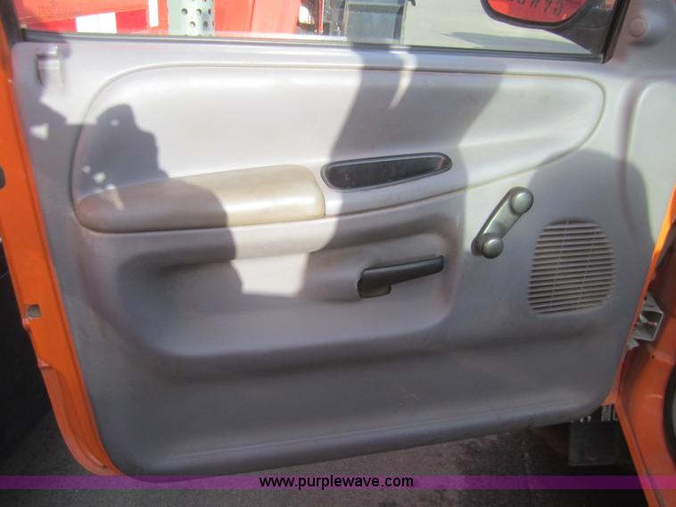image for item B5658 2001 Dodge Ram 2500 pickup truck