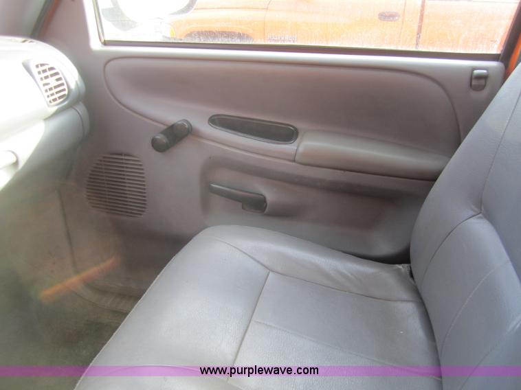 image for item B5658 2001 Dodge Ram 2500 pickup truck