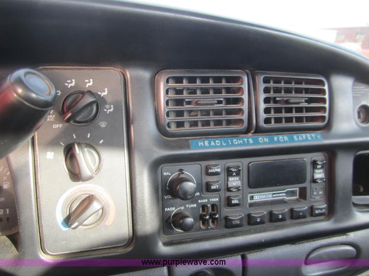 image for item B5658 2001 Dodge Ram 2500 pickup truck