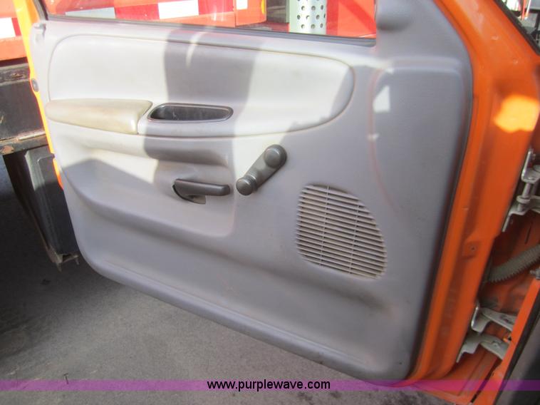 image for item B5658 2001 Dodge Ram 2500 pickup truck