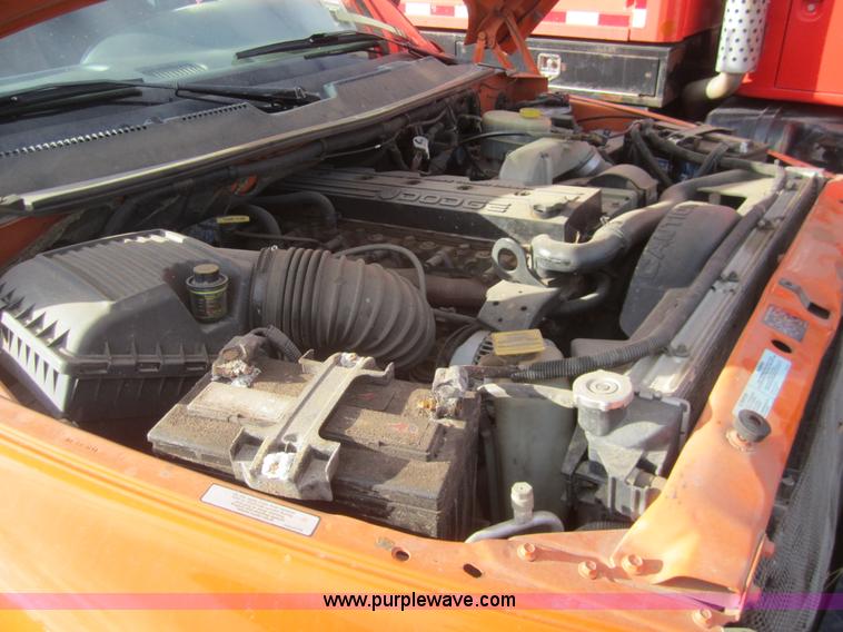 image for item B5658 2001 Dodge Ram 2500 pickup truck