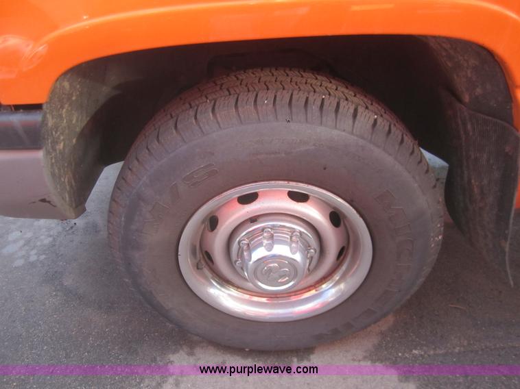 image for item B5658 2001 Dodge Ram 2500 pickup truck
