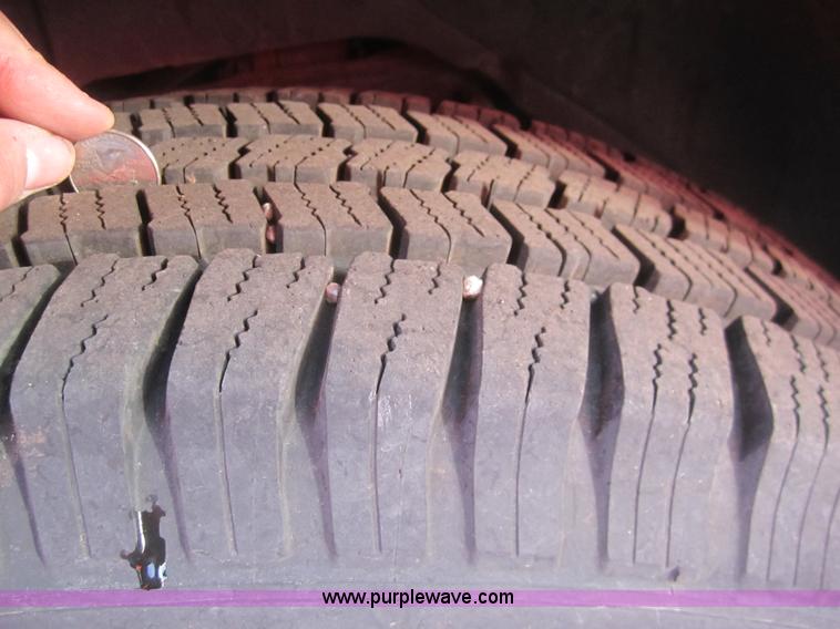 image for item B5658 2001 Dodge Ram 2500 pickup truck