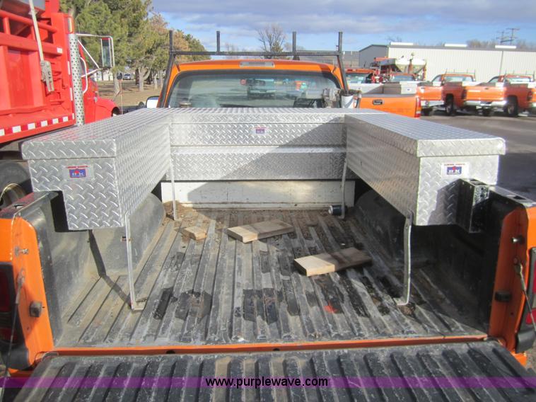 image for item B5658 2001 Dodge Ram 2500 pickup truck