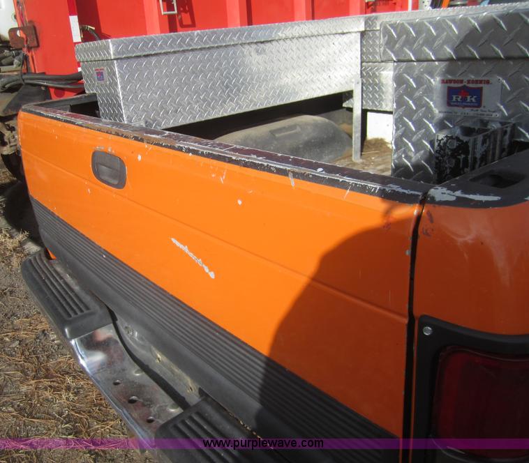 image for item B5658 2001 Dodge Ram 2500 pickup truck