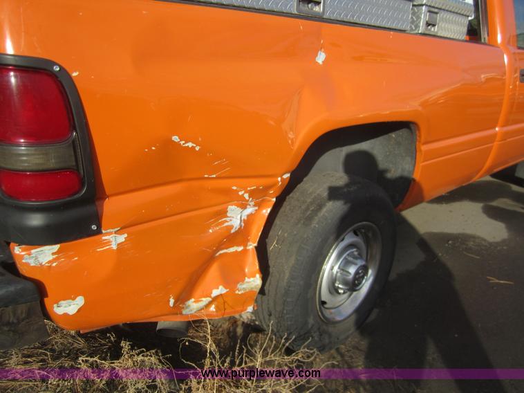 image for item B5658 2001 Dodge Ram 2500 pickup truck