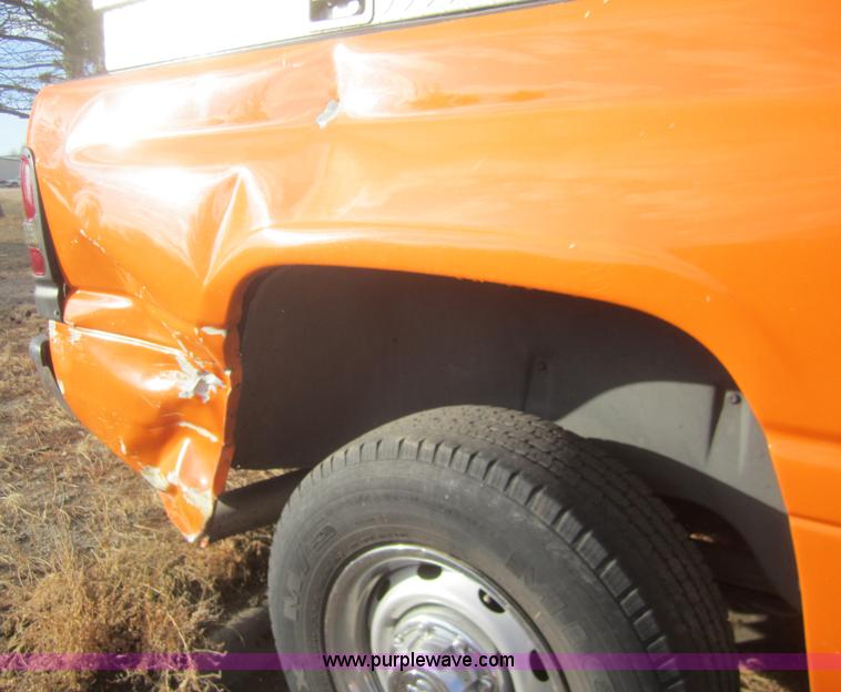 image for item B5658 2001 Dodge Ram 2500 pickup truck