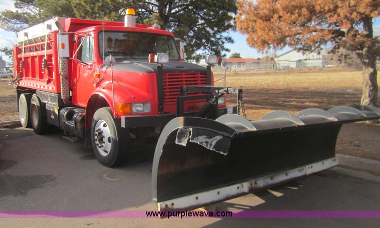 image for item B5659 1999 International 4900 tandem axle dump truck