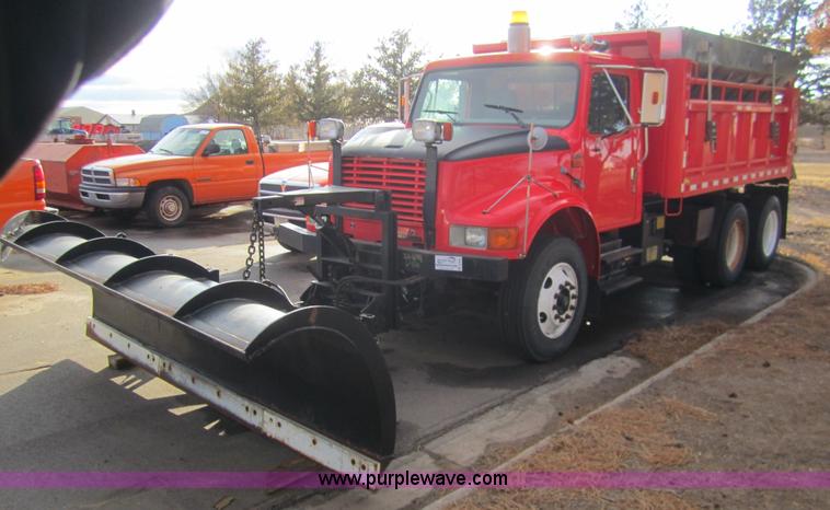 image for item B5659 1999 International 4900 tandem axle dump truck