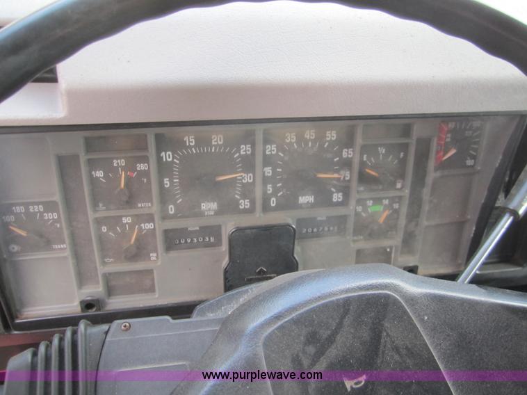 image for item B5659 1999 International 4900 tandem axle dump truck