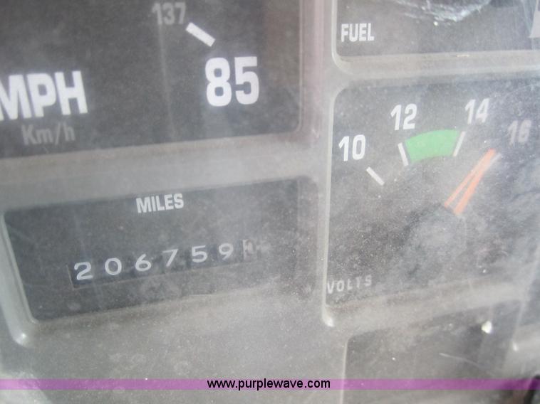 image for item B5659 1999 International 4900 tandem axle dump truck