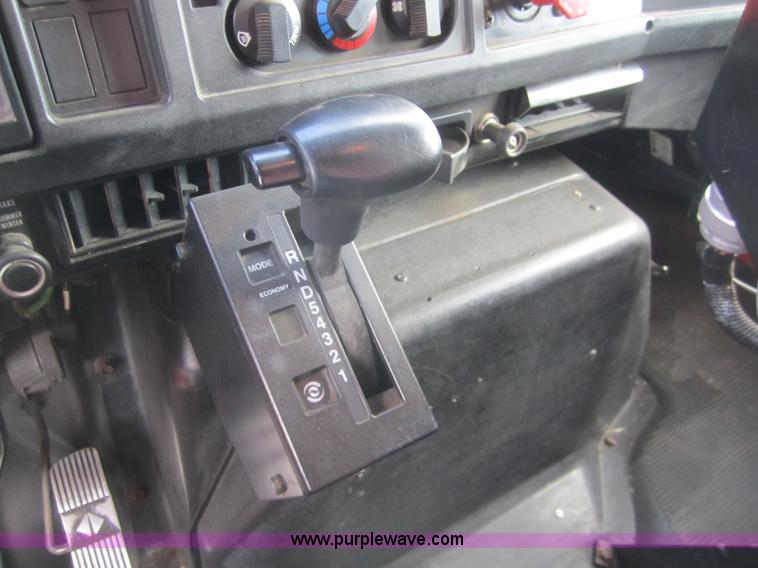 image for item B5659 1999 International 4900 tandem axle dump truck