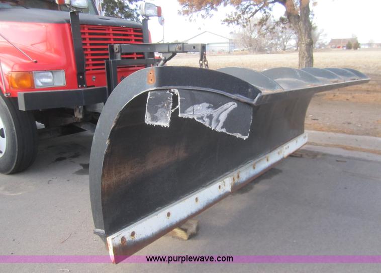 image for item B5659 1999 International 4900 tandem axle dump truck