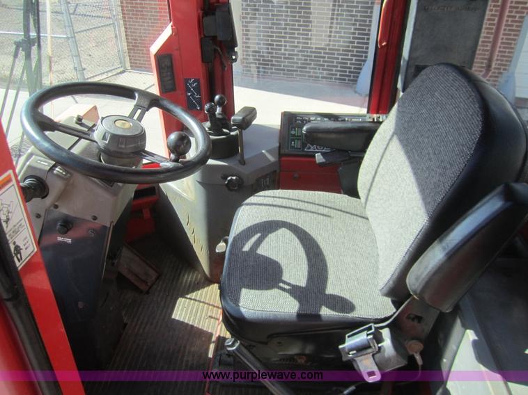 image for item B5683 1996 Case 621B wheel loader