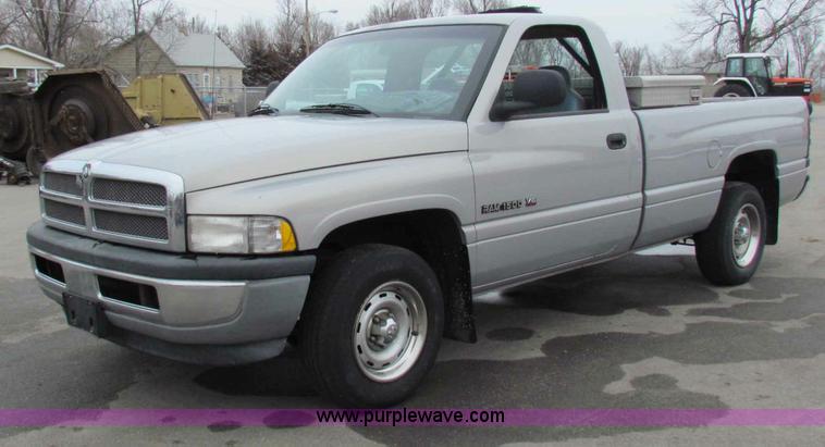 image for item B7069 2001 Dodge Ram 1500 pickup truck