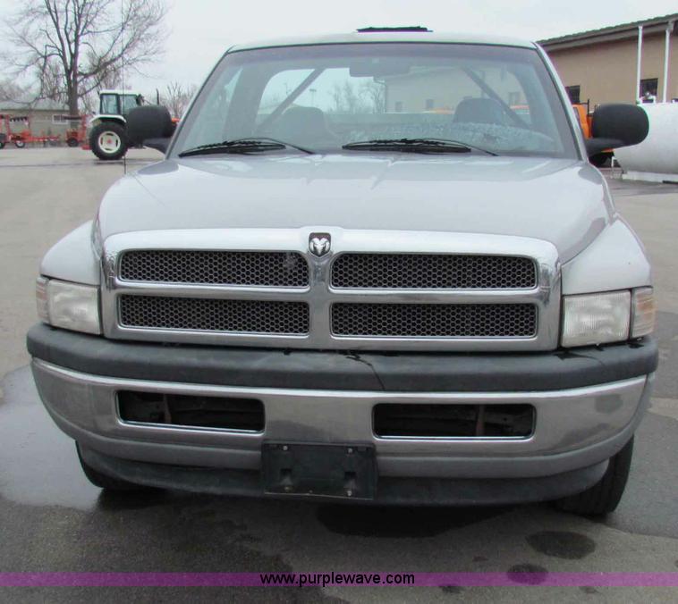 image for item B7069 2001 Dodge Ram 1500 pickup truck