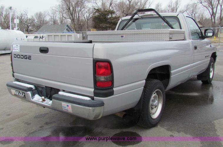 image for item B7069 2001 Dodge Ram 1500 pickup truck