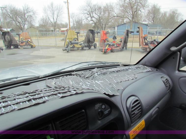 image for item B7069 2001 Dodge Ram 1500 pickup truck