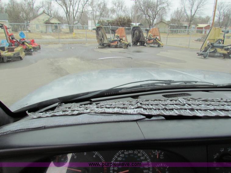 image for item B7069 2001 Dodge Ram 1500 pickup truck