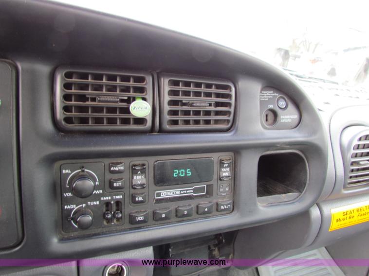 image for item B7069 2001 Dodge Ram 1500 pickup truck