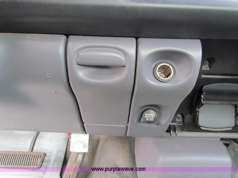 image for item B7069 2001 Dodge Ram 1500 pickup truck