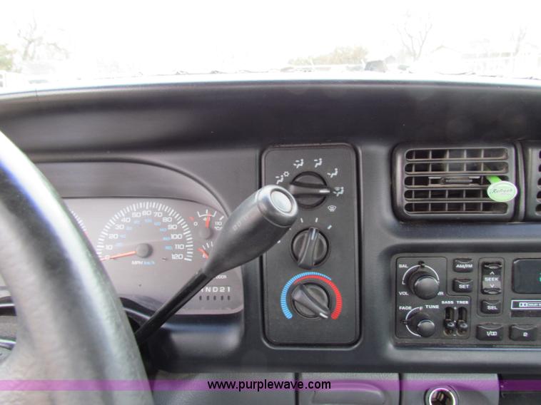 image for item B7069 2001 Dodge Ram 1500 pickup truck