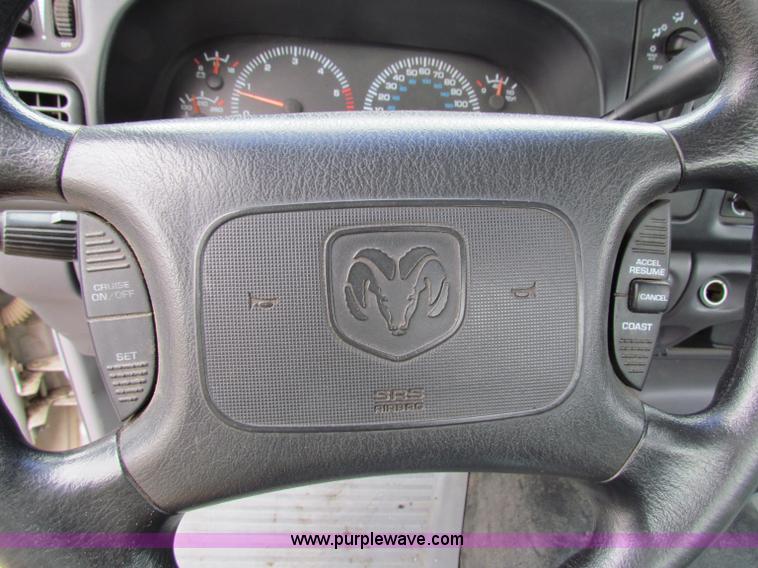 image for item B7069 2001 Dodge Ram 1500 pickup truck