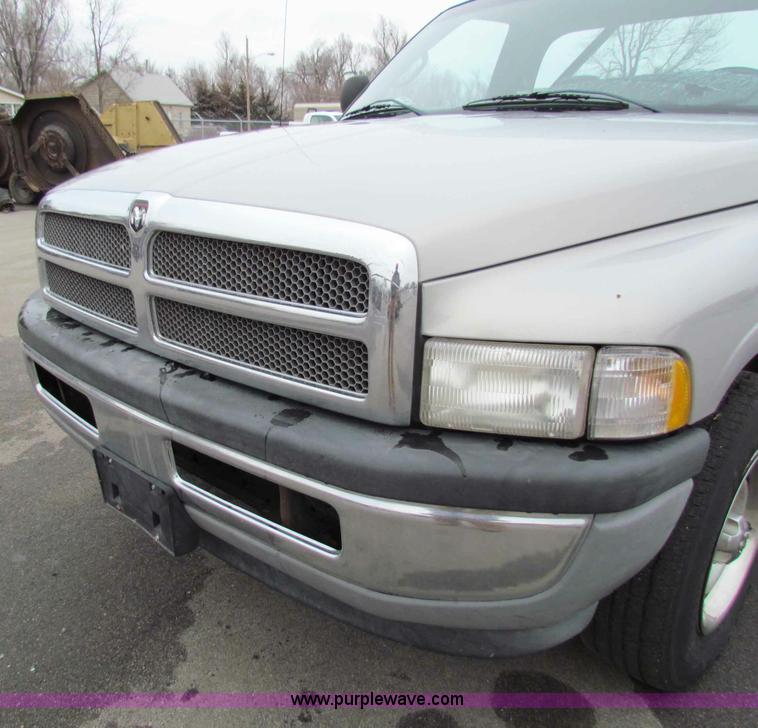 image for item B7069 2001 Dodge Ram 1500 pickup truck