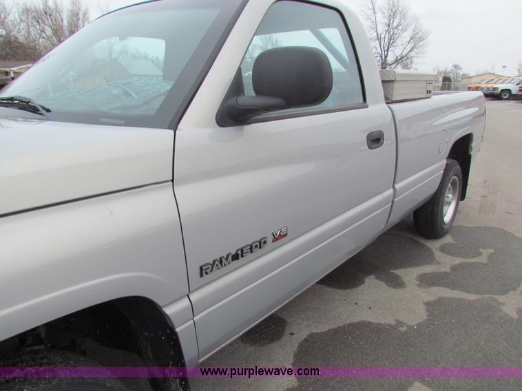 image for item B7069 2001 Dodge Ram 1500 pickup truck